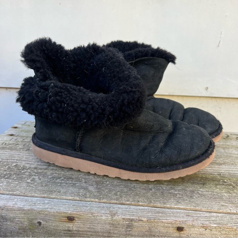 Ugg Kandice Boot Black Suede Bow Back Youth Size 6 Style 1013274Y - Picture 2 of 6